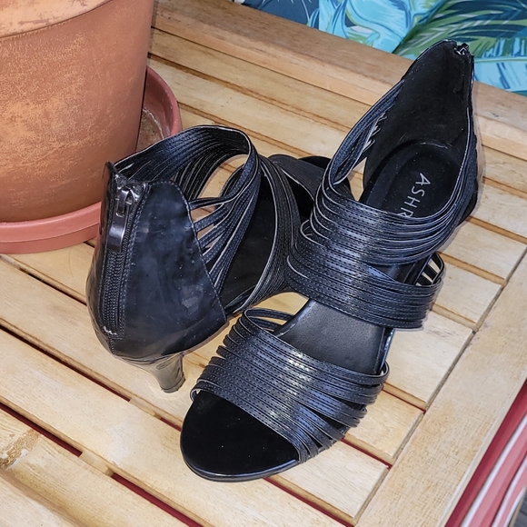 Size 12M Shoes - Picture 3 of 4